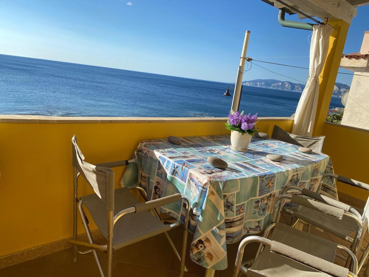La Casa Gialla Cala Gonone Exterior photo